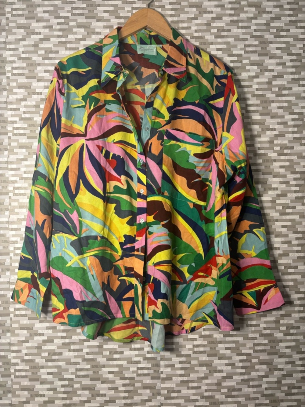 Tropical Leaf Print Button-Down Shirt in Multi-Color